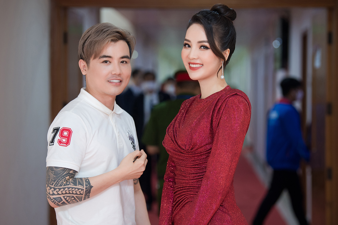 Á hậu Thụy Vân, Thụy Vân và Đức Bảo SEA Games 31, Thụy Vân, Đức Bảo, Thụy Vân đón tuổi mới, SEA Games 31, Lễ bế mạc SEA Games 31