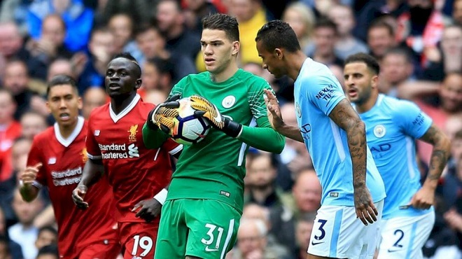 GÓC CHIẾN THUẬT: M.U học Liverpool hay dùng 'xe bus' để hạ gục Man City?