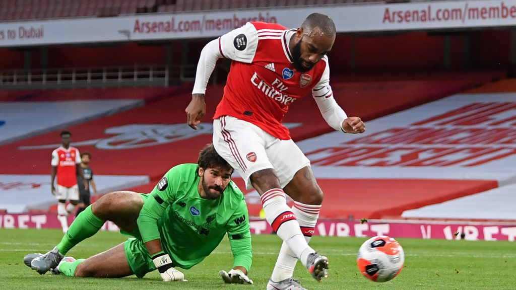 Arsenal 2-1 Liverpool: Hàng thủ sai lầm, Liverpool hết hy vọng phá kỷ lục của Man City