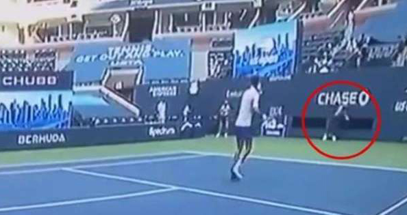 Djokovic bị loại khỏi US Open, Djokovic hành động phi thể thao, Mỹ mở rộng, Djokovic vs Busta, Djokovic đánh bóng trúng nữ trọng tài, Djokovic bị loại, kết quả US Open