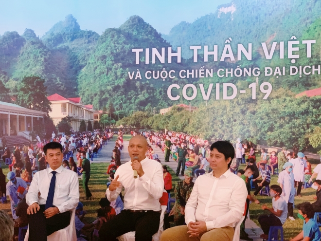 Nguyễn Á, sách ảnh, Tinh thần Việt và cuộc chiến chống đại dịch Covid-19, triển lãm, ra mắt, nhiếp ảnh gia