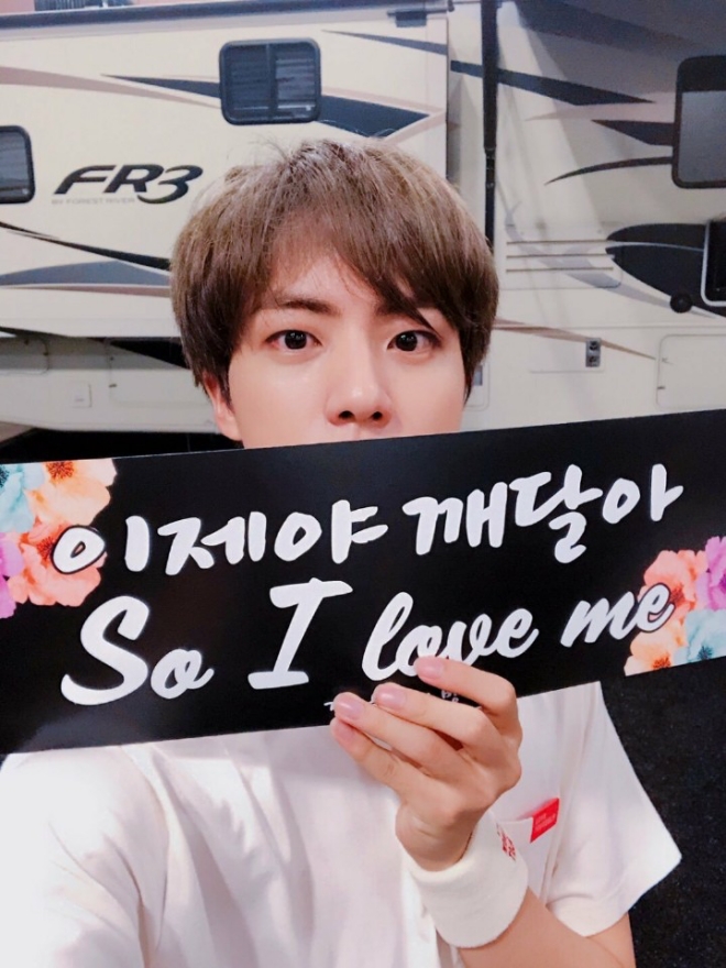 BTS, Jin BTS, nét đẹp của Jin, bts thành viên, bts jin, bts youtube, bts idol, bts 2019, bts tin tức, ARMY điên cuồng với nét đẹp kỳ lạ này của Jin BTS, Bts, bts, BTS Jin