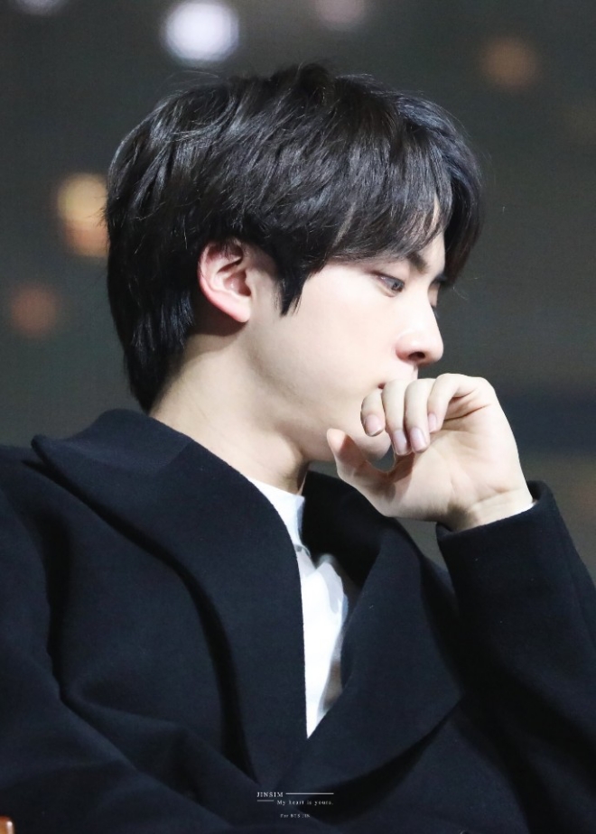 BTS, Jin BTS, nét đẹp của Jin, bts thành viên, bts jin, bts youtube, bts idol, bts 2019, bts tin tức, ARMY điên cuồng với nét đẹp kỳ lạ này của Jin BTS, Bts, bts, BTS Jin