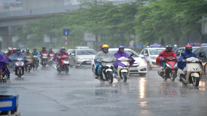 Dự báo thời tiết: Các tỉnh Bắc Bộ và Bắc Trung Bộ mưa dông giảm dần vào đêm 5/10