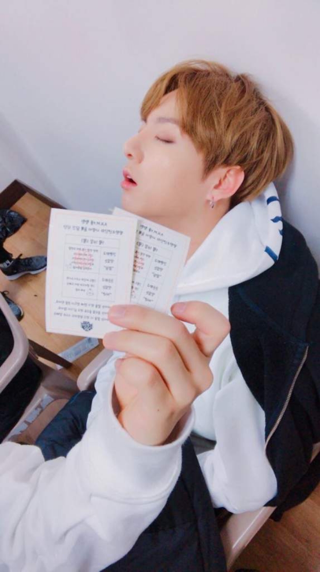 BTS, BTS tin tức, BTS thành viên, Kpop, BTS idol, BTS Kpop idol, Jungkook, Jungkook BTS, BTS Jungkook, BTS sleeping, BTS ngủ, ảnh BTS, BTS ảnh, BTS photo, BTS members, RM