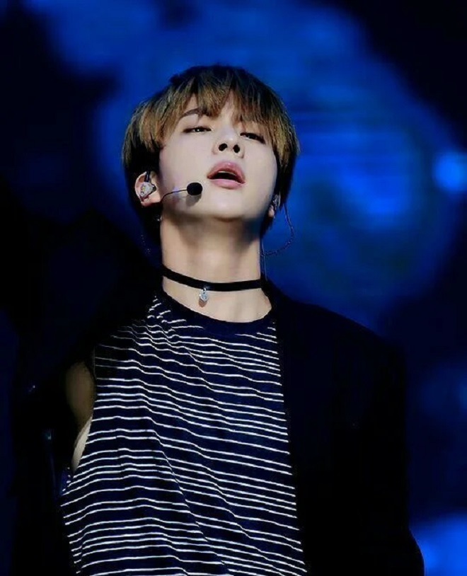 BTS, Jin đeo choker, Jin đeo vòng cổ, vòng cổ của Jin, hút hồn ARMY, worldwide handsome, Jin BTS, ARMY, Kpop