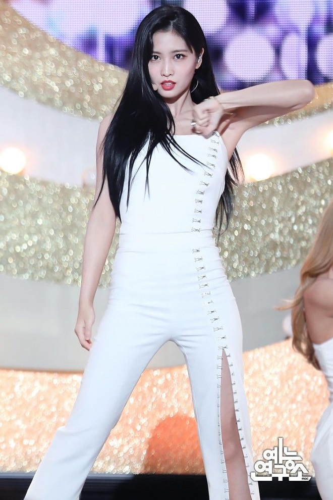 Twice, Momo gợi cảm với trang phục, on stage, Twice momo, Momo Twice, Twice 2020