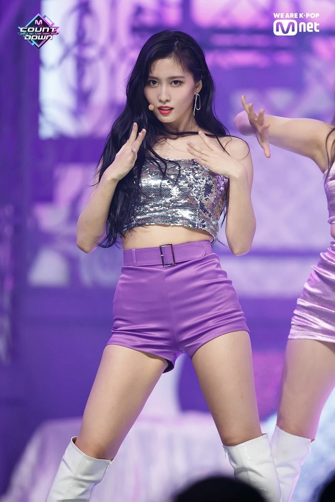 Twice, Momo gợi cảm với trang phục, on stage, Twice momo, Momo Twice, Twice 2020