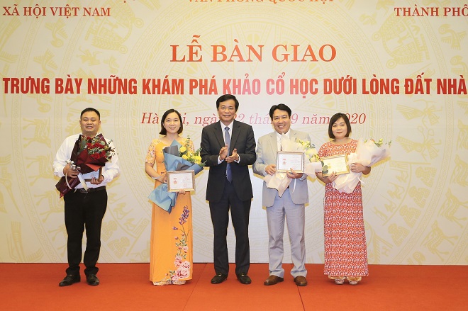 Lễ bàn giao, khám phá khảo cổ học, dưới lòng đất, Nhà Quốc hội, khu trưng bày