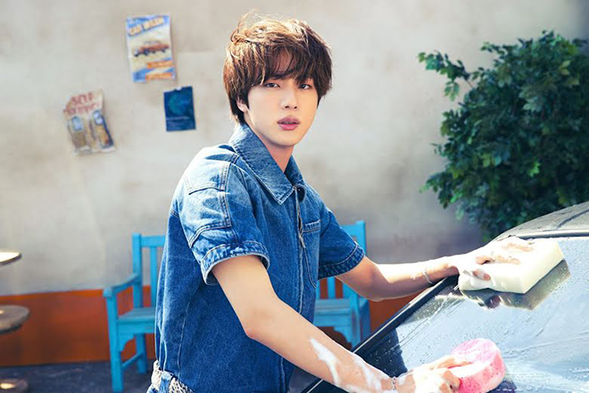 BTS, Jin, Jin trai đẹp toàn cầu, V BTS, Jimin, Jin BTS diện đồ siêu nhân trong công viên Mỹ