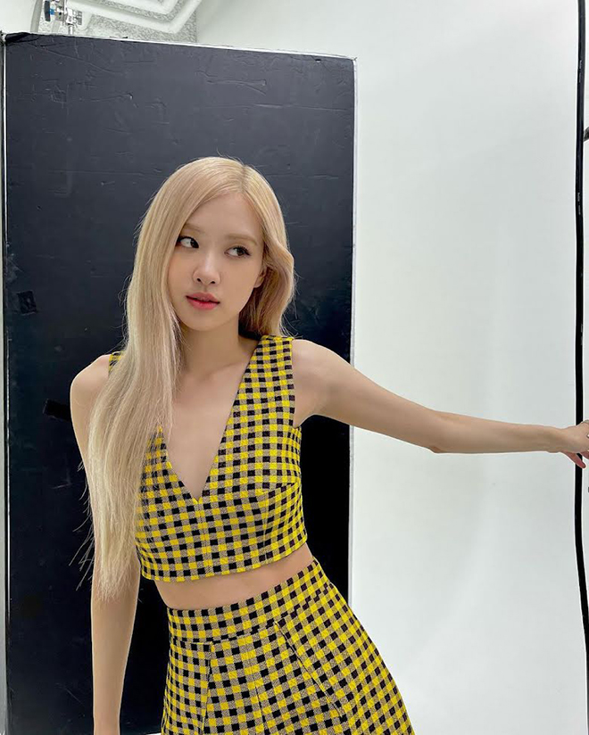 Blackpink, Rosé, Eo con kiến của Rosé, Chân thon dài của Rosé, Set đồ của Rosé