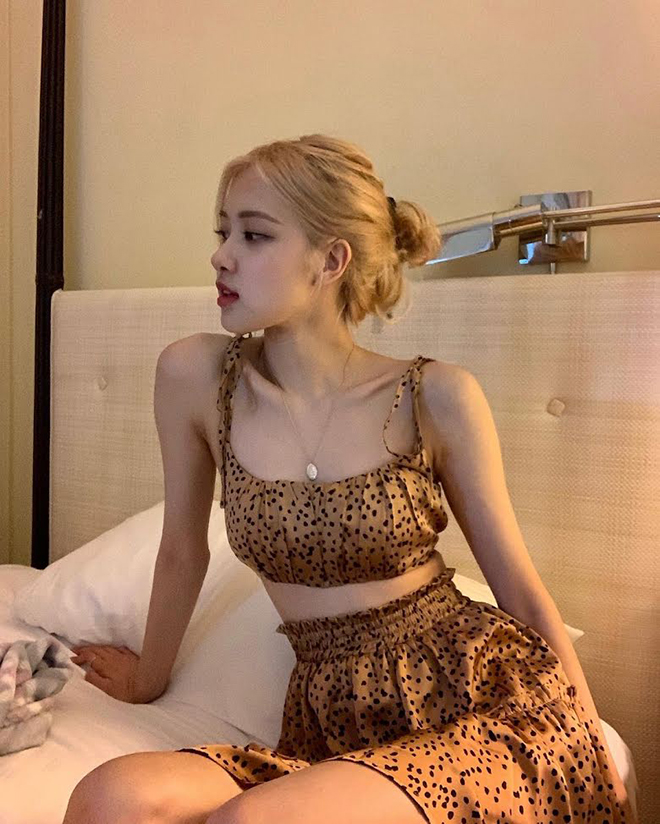 Blackpink, Rosé, Eo con kiến của Rosé, Chân thon dài của Rosé, Set đồ của Rosé