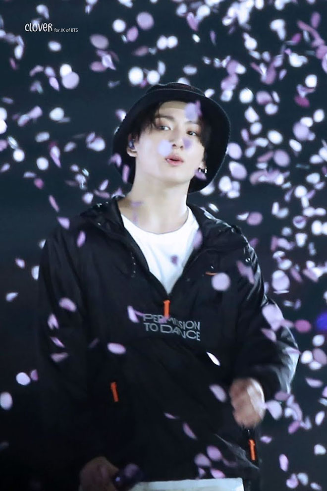 BTS, Jungkook, Jungkook mắc Convid, Jungkook đang cách ly ở Mỹ, V BTS, Jin, Tin bts