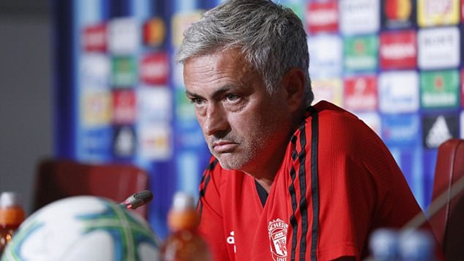 Mourinho hãy ngừng ca thán và chứng tỏ vì sao ông là Người đặc biệt