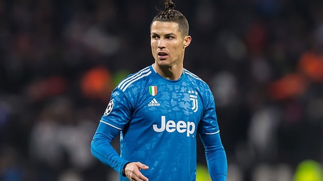 Ronaldo đồng ý cắt giảm 250 tỷ tiền lương vì dịch Covid-19