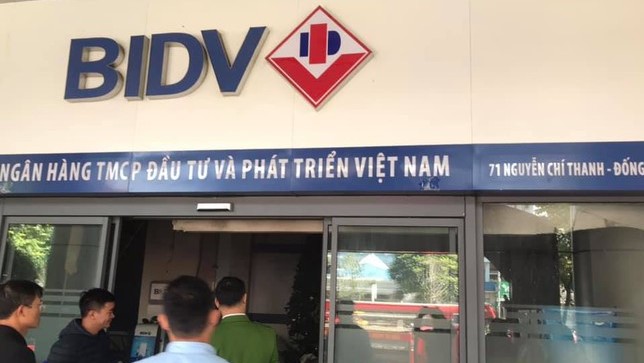 Hà Nội: Cháy tại ngân hàng BIDV Nguyễn Chí Thanh