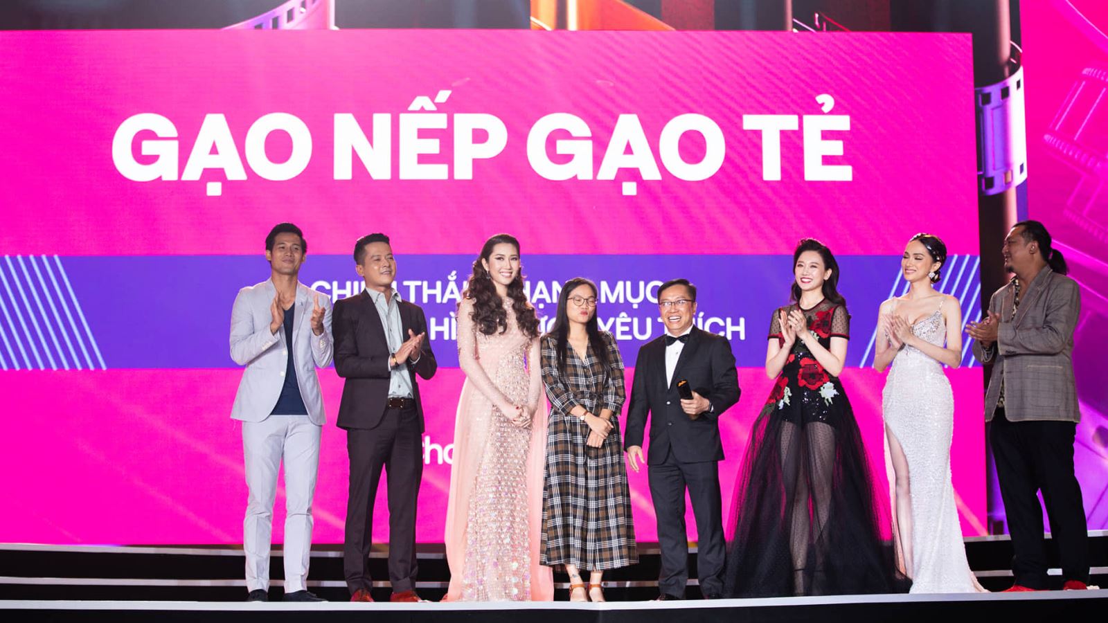 'Gạo nếp gạo tẻ' giành chiến thắng với lượt bình chọn kỷ lục tại WeChoice Awards 2018