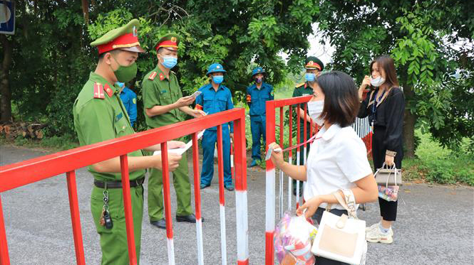 Dịch Covid-19 ngày 15/8: Tăng thêm 2.358 ca mới, Bình Dương tiếp tục giãn cách theo Chỉ thị 16