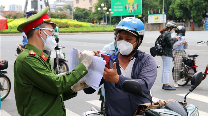 Dịch Covid-19 chiều 15/8: Nhiều địa phương tiếp tục giãn cách xã hội