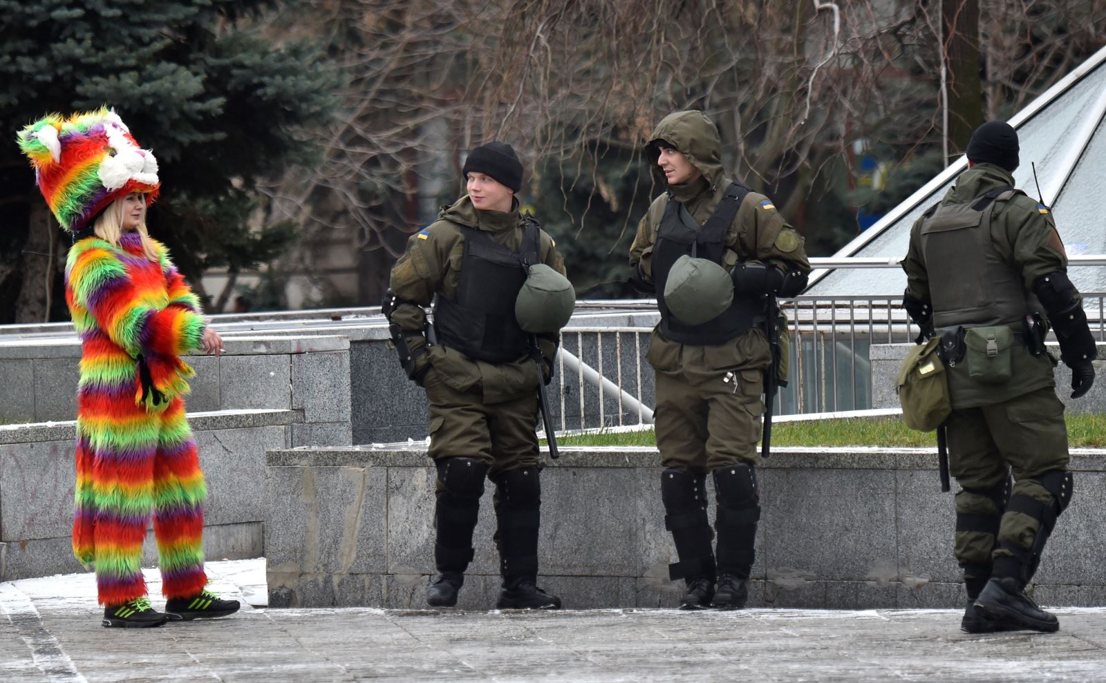 Tình hình Ukraine, Quan hệ Nga Ukraine, Căng thẳng Nga Ukraine, Donetsk và Lugansk, căng thẳng Nga Mỹ, Nga và NATO, quốc phòng nga, tình trạng khẩn cấp ở Ukraine