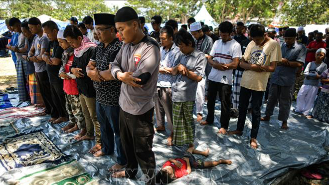 Động đất, sóng thần tại Indonesia: Số nạn nhân thiệt mạng đã lên tới gần 2.000 người 