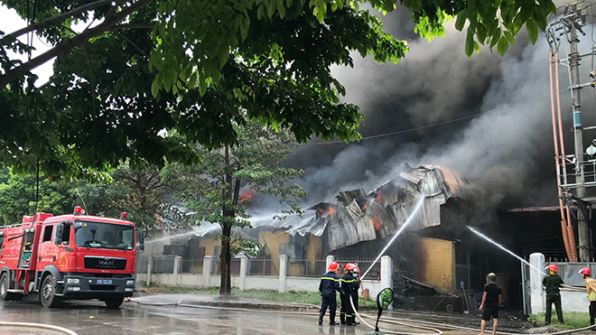 Hà Nội: Đang cháy lớn tại Khu Công nghiệp Sài Đồng B