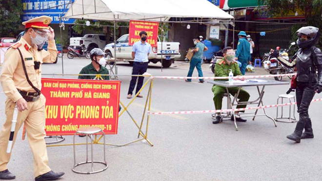 Hà Giang triển khai các chốt kiểm soát nhằm hạn chế lây lan dịch Covid-19