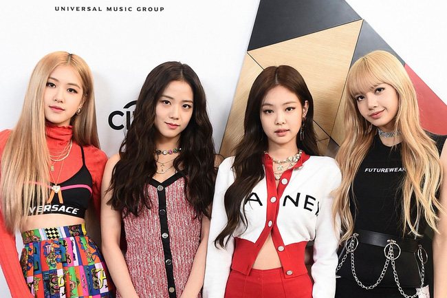 Blackpink, Jennie, Jisoo, Rosé, Lisa, quà năm mới từ Blackpink, túi hàng hiệu, Prada