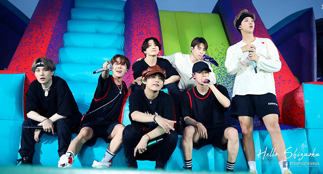 BTS, jungkook, rm, jin, jimin, v, jhope, suga, bàn tay nghịch ngợm của jungkook, bts 2020 