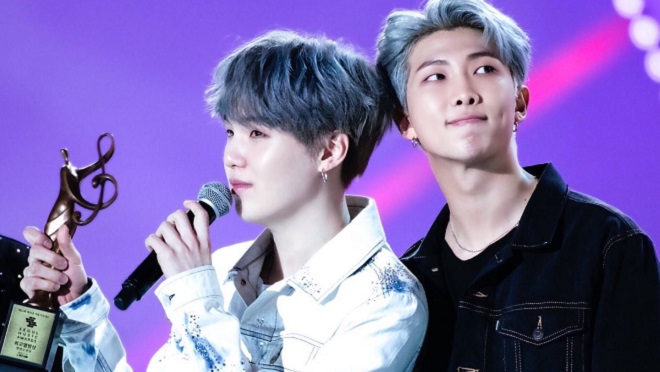 Fan chết cười trước 2 câu trả lời ‘ngược lối’ của Suga và RM BTS