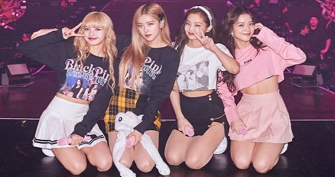 Họ là BLACKPINK - nhóm nhạc nữ đình đám đến từ Hàn Quốc. Với những bản hit đình đám và phong cách trẻ trung, họ luôn là tâm điểm trong làng nhạc quốc tế.
