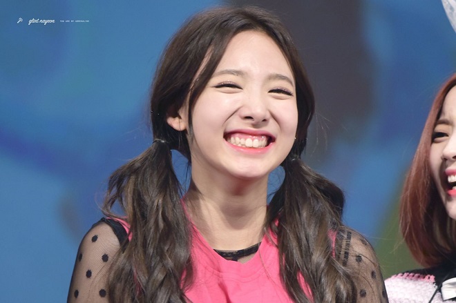 Nayeon, Twice, Nayeon Twice, nayeon cute, nayeon gif, thỏ nayeon, twice 2020