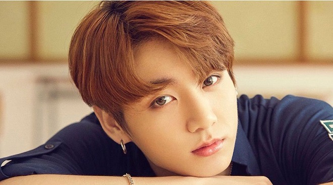 BTS, Jungkook, Suga, Jungkookie, bts gif, bts hài hước, thói quen ngủ của JUngkook, BTS 2020, ARMY, BTS funny, jungkook chân dài