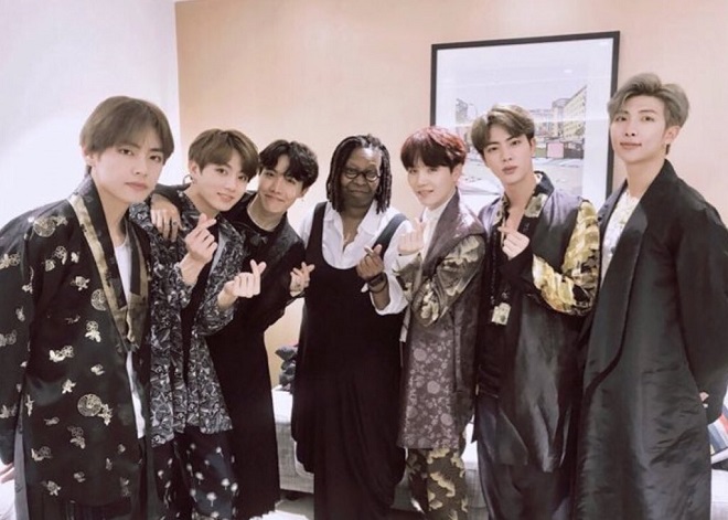 BTS, Jin, Suga, BTS 2020, BTS mặc Hanbok, BTS tin tức, BTS mặc hanbok cách tân, BTS MV, BTS biểu diễn, BTS video, BTS MV, AgustD, BTS IDOL, BTS ảnh sân bay, BTS MMA 2018