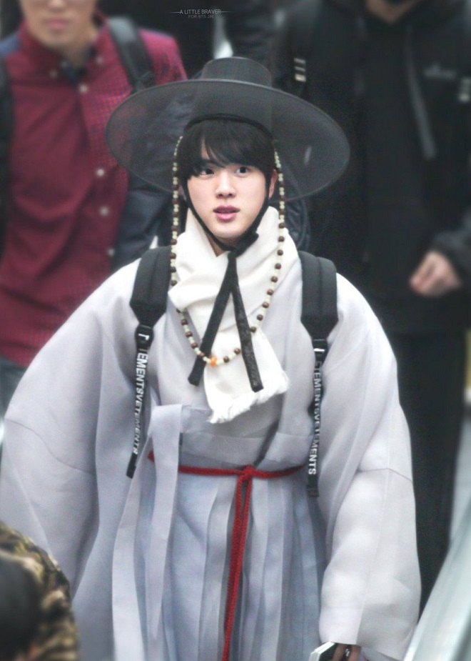 BTS, Jin, Suga, BTS 2020, BTS mặc Hanbok, BTS tin tức, BTS mặc hanbok cách tân, BTS MV, BTS biểu diễn, BTS video, BTS MV, AgustD, BTS IDOL, BTS ảnh sân bay, BTS MMA 2018