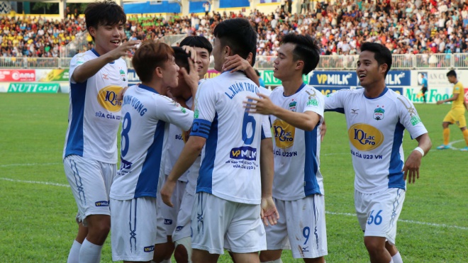 HAGL 1-0 SLNA: Đội thắng đội thua đều than phiền