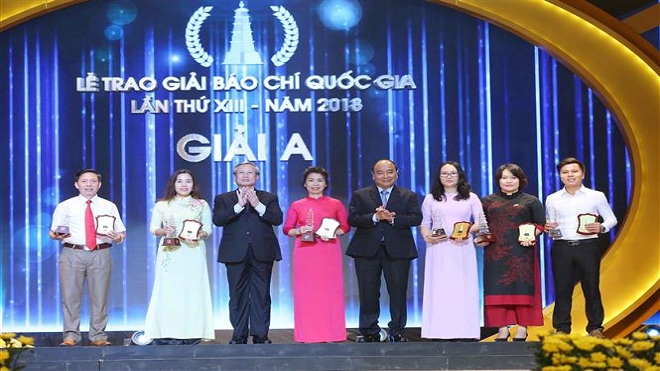 Thủ tướng Nguyễn Xuân Phúc dự và trao giải cho các tác giả xuất sắc đoạt Giải Báo chí quốc gia năm 2018