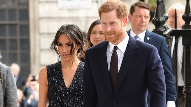 Scandal ảnh dàn dựng 'đánh gục' bố Meghan Markle, cô dâu hoàng gia phải cầu xin ông dẫn vào lễ đường