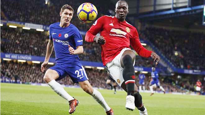 Bàn chân của Lukaku dài 30cm, đi giày size 49, to nhất Premier League