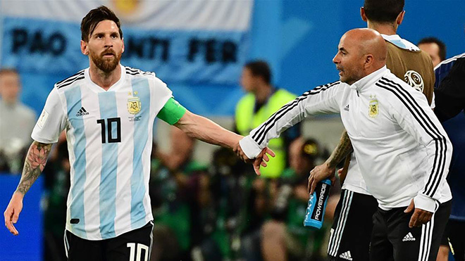 CẬP NHẬT sáng 30/6: Sampaoli lên tiếng vụ bị Messi chỉ đạo. Real tiếp tinh thần cho Ronaldo. Fellaini gia hạn với M.U