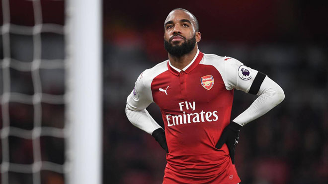 TIẾT LỘ: M.U từ chối mua Lacazette vì 'chỉ biết ghi bàn từ penalty'