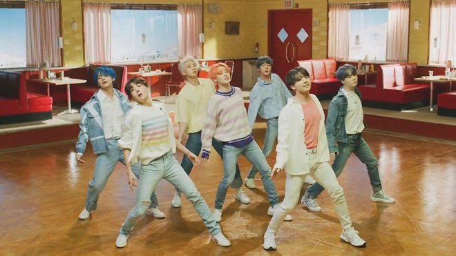 ‘Boy With Luv’ của BTS vừa phá được kỷ lục đầu tiên từng thuộc về Black Pink