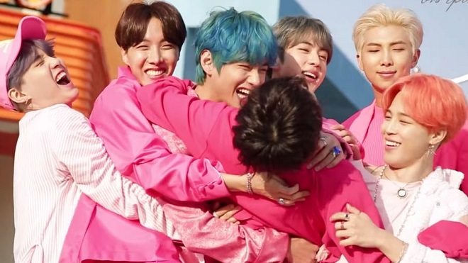 BTS siêu nhí nhố và đáng yêu trong video hậu trường ‘Boy With Luv’