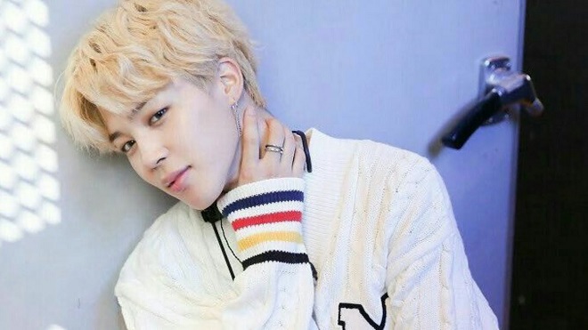 BTS và TXT chụp ảnh chung, Jimin không làm gì cũng chiếm sóng