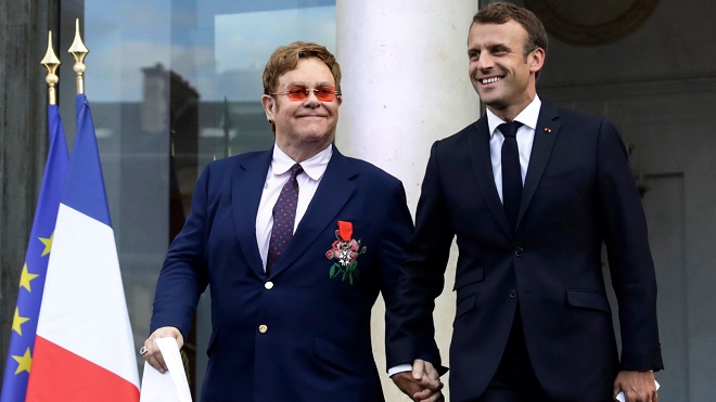 Elton John được Tổng thống Pháp trao huân chương Bắc đẩu Bội tinh