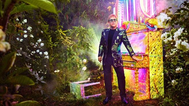 Elton John ra thông điệp về lòng khoan thứ trong liên hoan Montreux đầu tiên và cũng là cuối cùng của ông