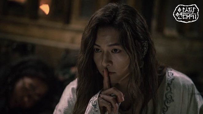 ‘Trụy tim’ trước ‘em song sinh’ Song Joong Ki trong cuộc gặp ngang trái ở ‘Arthdal Chronicles’