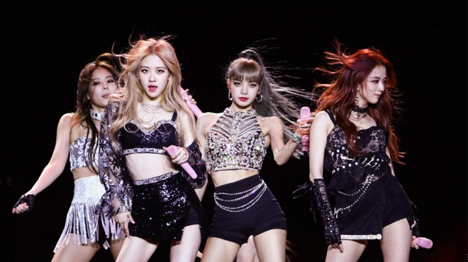 Cuồng chân cuồng tay trước chương trình của Blackpink ở Thái Lan