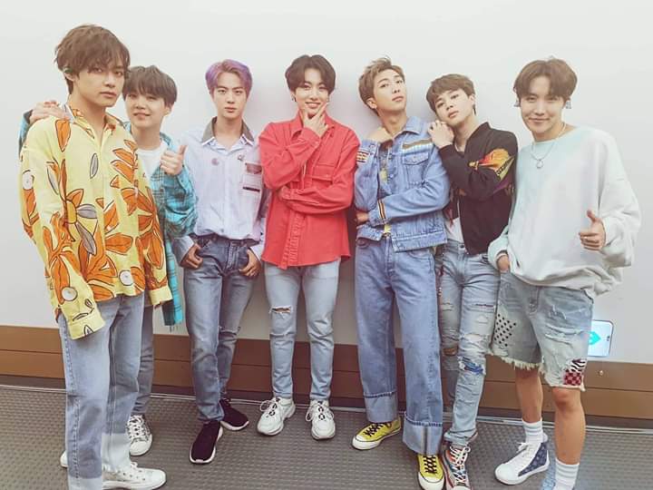 BTS, V BTS, BTS V, BTS đẹp trai, V BTS đẹp trai, BTS Boy with Luv, Boy with Luv BTS tham dự Music Day, V, ARMY, kpop