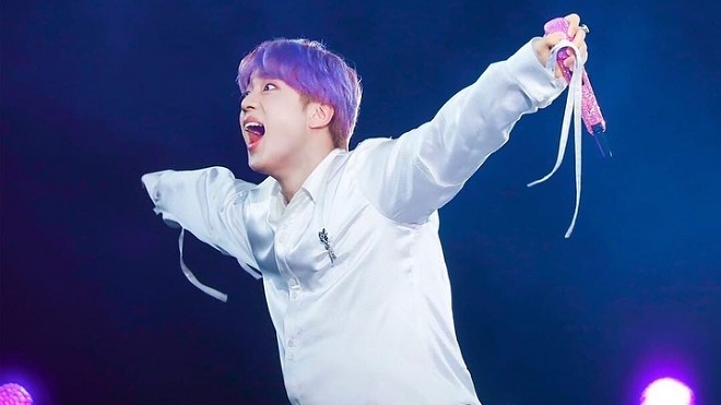 Thật tình chưa thấy ai cuồng fan đến quay cuồng chóng mặt như Jin BTS thế này